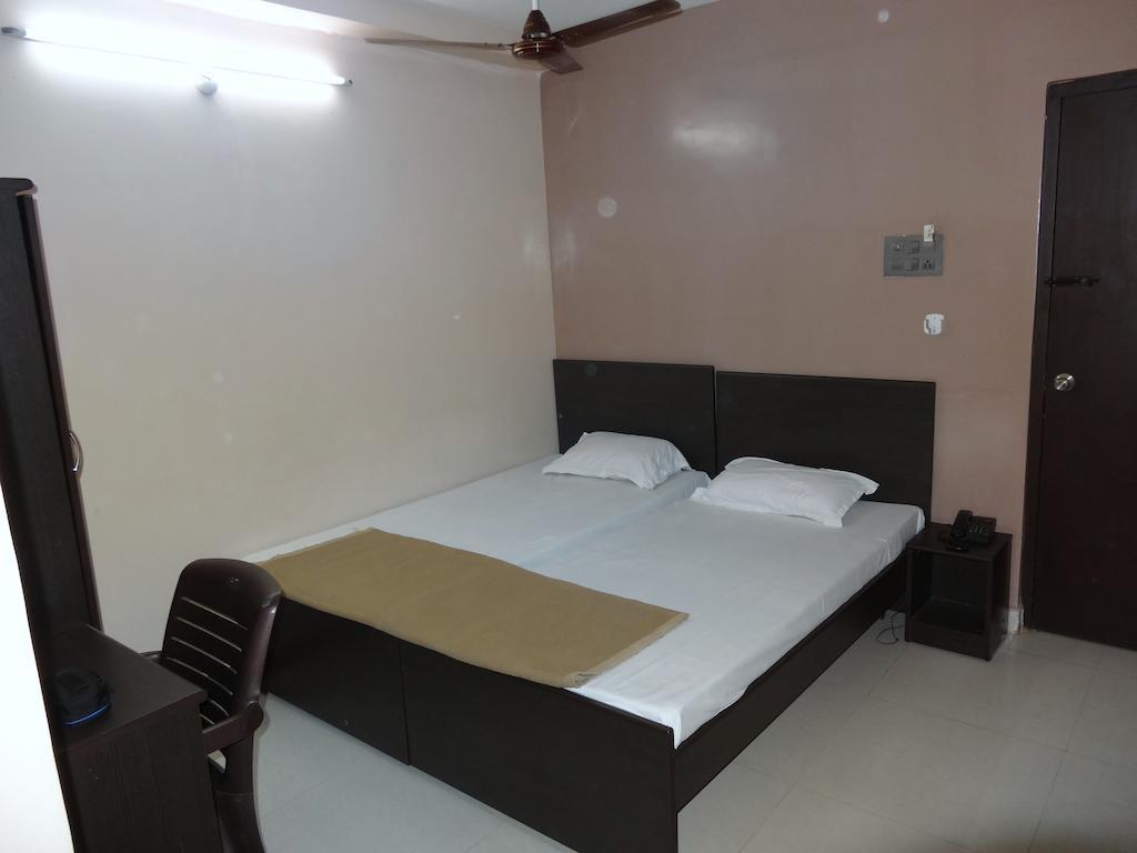 היידראבד Dwaraka Inn חדר תמונה