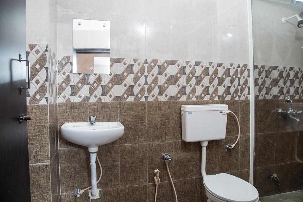 היידראבד Dwaraka Inn מראה חיצוני תמונה